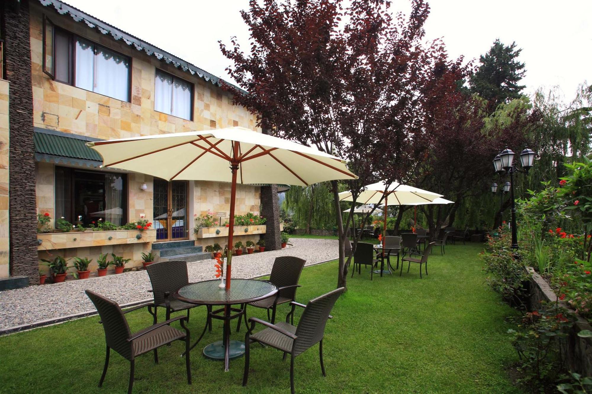Shervani Hilltop Resort Nainital Exterior foto